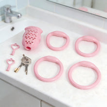 Afbeelding in Gallery-weergave laden, 3D Printed Resin Chastity Device with 4 Ring Sizes
