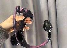Lade das Bild in den Galerie-Viewer, Heart of the Devil With Plug 14
